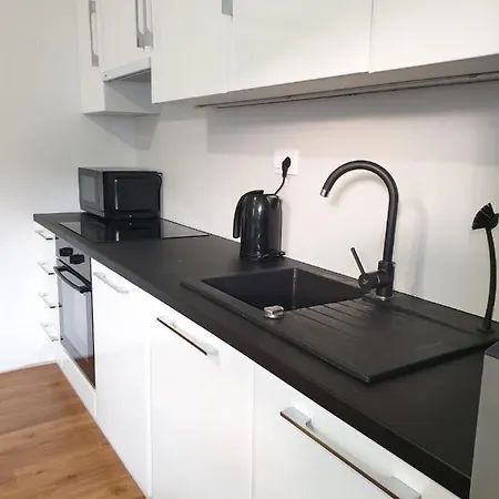Apartment Huge Bbq Garden 2, Spacious Flat, Ac, Free Parking 2 *