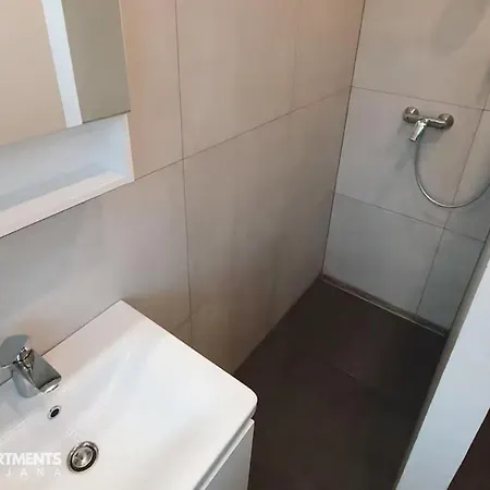 Apartamento Huge Bbq Garden 2, Spacious Flat, Ac, Free Parking 2 Liubliana