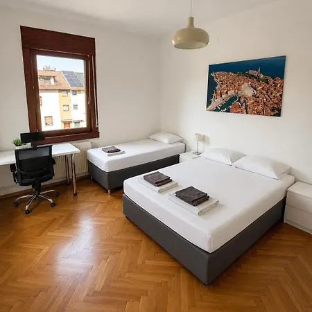 Huge Bbq Garden 2, Spacious Flat, Ac, Free Parking 2 Apartamento *