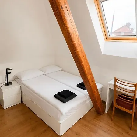 Apartamento Huge Bbq Garden 2, Spacious Flat, Ac, Free Parking 2 *